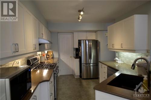 2002 Breezewood Street, Ottawa, ON - Indoor Photo Showing Kitchen