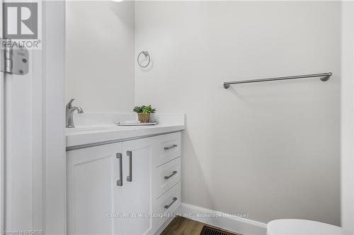 1889 3Rd Avenue, Owen Sound, ON - Indoor Photo Showing Bathroom