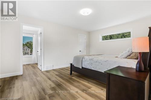 1889 3Rd Avenue, Owen Sound, ON - Indoor Photo Showing Bedroom