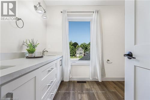 1889 3Rd Avenue, Owen Sound, ON - Indoor Photo Showing Bathroom