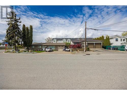 2024 Wilkinson Street, Kelowna, BC - Outdoor