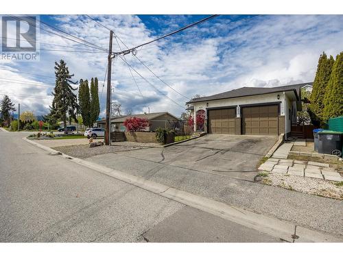 2024 Wilkinson Street, Kelowna, BC - Outdoor