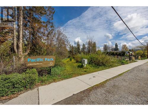 2024 Wilkinson Street, Kelowna, BC - Outdoor