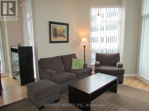 310 - 410 Queens Quay W, Toronto (Waterfront Communities), ON - Indoor Photo Showing Living Room