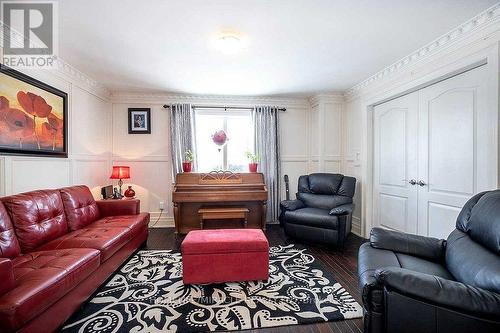 509 Maine Street, Oshawa, ON - Indoor Photo Showing Living Room