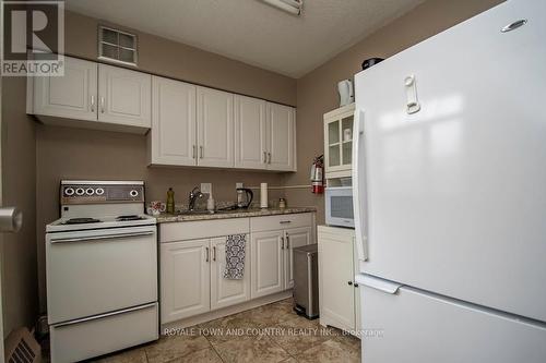 1611 - 44 Falby Court, Ajax (South West), ON - Indoor Photo Showing Kitchen