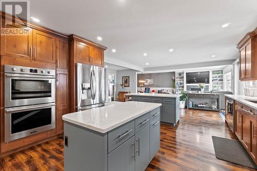 981 16Th Street Ne, Salmon Arm, BC - Indoor Photo Showing Kitchen