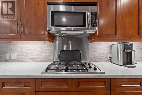 981 16Th Street Ne, Salmon Arm, BC - Indoor Photo Showing Kitchen With Upgraded Kitchen