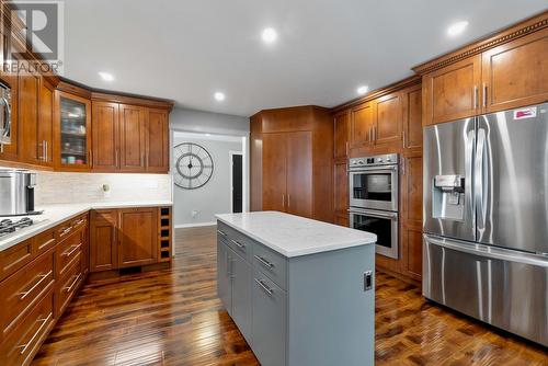 981 16Th Street Ne, Salmon Arm, BC - Indoor Photo Showing Kitchen