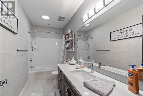 981 16Th Street Ne, Salmon Arm, BC - Indoor Photo Showing Bathroom