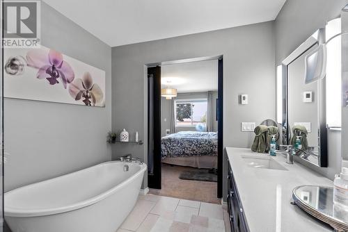 981 16Th Street Ne, Salmon Arm, BC - Indoor Photo Showing Bathroom