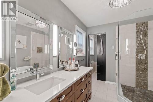 981 16Th Street Ne, Salmon Arm, BC - Indoor Photo Showing Bathroom