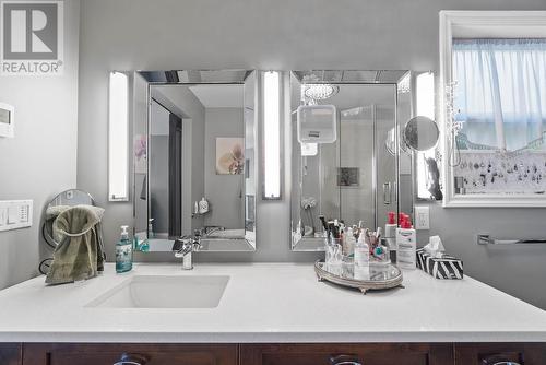 981 16Th Street Ne, Salmon Arm, BC - Indoor Photo Showing Bathroom