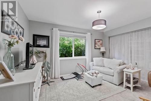 981 16Th Street Ne, Salmon Arm, BC - Indoor Photo Showing Living Room