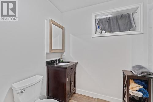 981 16Th Street Ne, Salmon Arm, BC - Indoor Photo Showing Bathroom