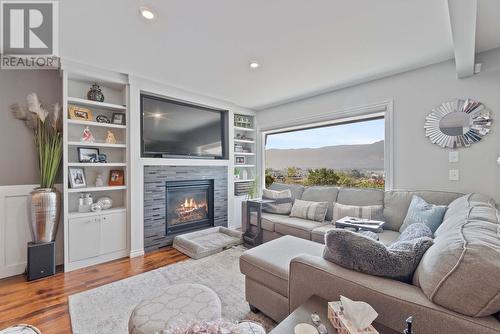 981 16Th Street Ne, Salmon Arm, BC - Indoor Photo Showing Living Room With Fireplace