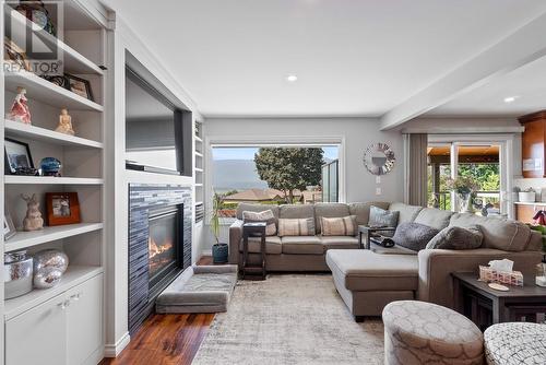 981 16Th Street Ne, Salmon Arm, BC - Indoor Photo Showing Living Room With Fireplace