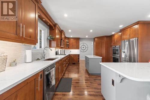 981 16Th Street Ne, Salmon Arm, BC - Indoor Photo Showing Kitchen With Upgraded Kitchen