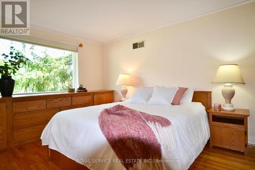 1073 Water Street, Peterborough (Northcrest), ON - Indoor Photo Showing Bedroom