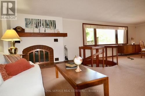 1073 Water Street, Peterborough (Northcrest), ON - Indoor Photo Showing Living Room