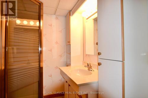 1073 Water Street, Peterborough (Northcrest), ON - Indoor Photo Showing Bathroom