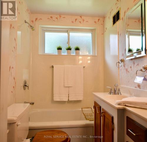 1073 Water Street, Peterborough (Northcrest), ON - Indoor Photo Showing Bathroom