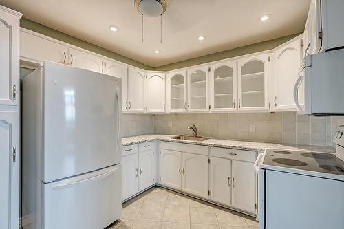 5250 Lakeshore Road|Unit #1009, Burlington, ON - Indoor Photo Showing Kitchen