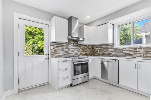 146 Craigroyston Road, Hamilton, ON - Indoor Photo Showing Kitchen With Upgraded Kitchen