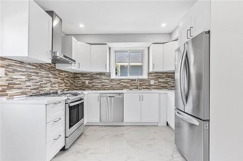 146 Craigroyston Road, Hamilton, ON - Indoor Photo Showing Kitchen With Upgraded Kitchen