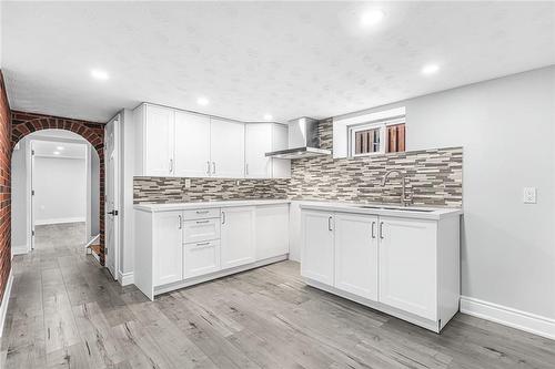 146 Craigroyston Road, Hamilton, ON - Indoor Photo Showing Kitchen With Upgraded Kitchen