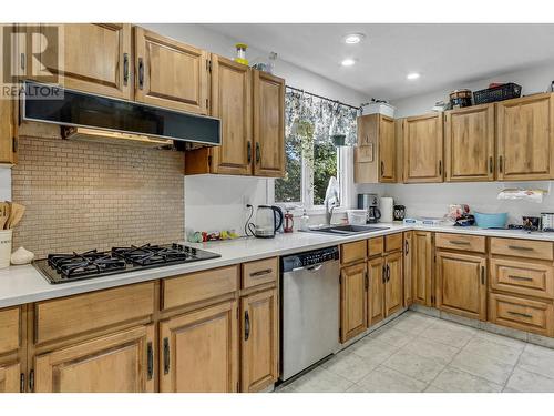 4322 Highland Drive, Prince George, BC - Indoor Photo Showing Kitchen With Double Sink