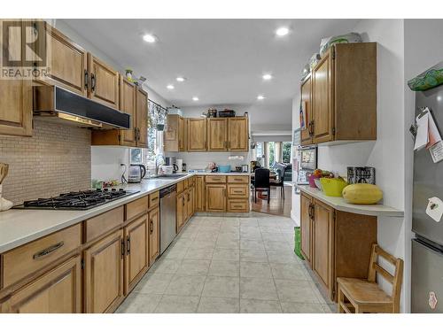 4322 Highland Drive, Prince George, BC - Indoor Photo Showing Kitchen