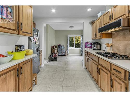 4322 Highland Drive, Prince George, BC - Indoor Photo Showing Kitchen