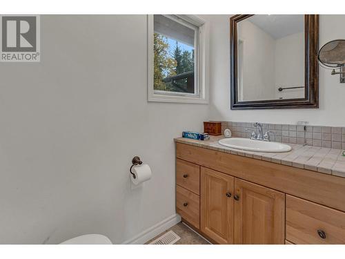 4322 Highland Drive, Prince George, BC - Indoor Photo Showing Bathroom