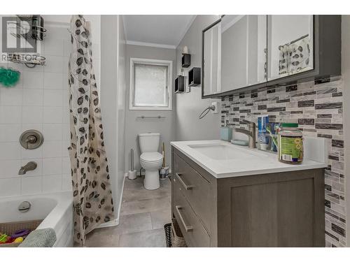 4322 Highland Drive, Prince George, BC - Indoor Photo Showing Bathroom