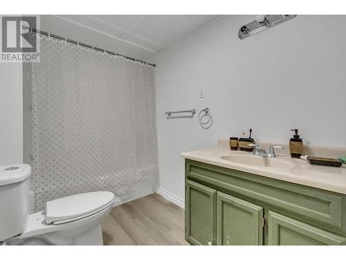 4322 Highland Drive, Prince George, BC - Indoor Photo Showing Bathroom