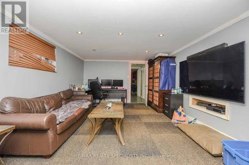 8136 Hornby Road, Halton Hills, ON - Indoor Photo Showing Living Room