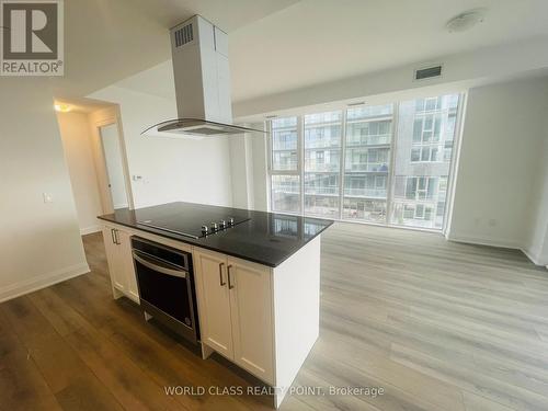 409 - 20 Gatineau Drive, Vaughan, ON - Indoor Photo Showing Kitchen