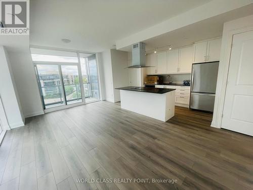 409 - 20 Gatineau Drive, Vaughan, ON - Indoor Photo Showing Kitchen