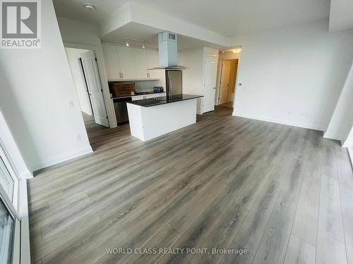 409 - 20 Gatineau Drive, Vaughan, ON - Indoor Photo Showing Kitchen