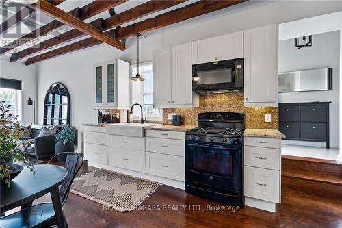 210 - 3710 Main Street, Niagara Falls, ON - Indoor Photo Showing Kitchen