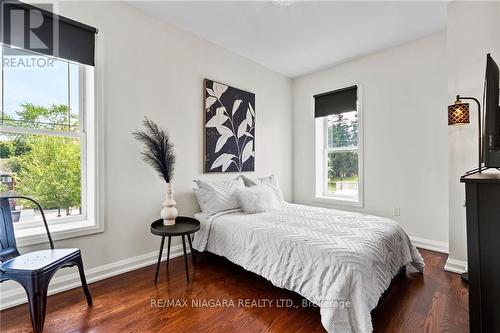 210 - 3710 Main Street, Niagara Falls, ON - Indoor Photo Showing Bedroom