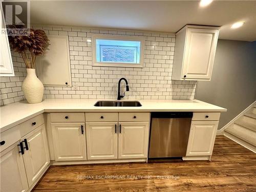 312 East 45Th Street, Hamilton (Hampton Heights), ON - Indoor Photo Showing Kitchen With Double Sink