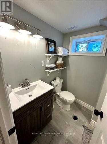 312 East 45Th Street, Hamilton (Hampton Heights), ON - Indoor Photo Showing Bathroom