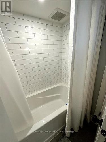 312 East 45Th Street, Hamilton (Hampton Heights), ON - Indoor Photo Showing Bathroom