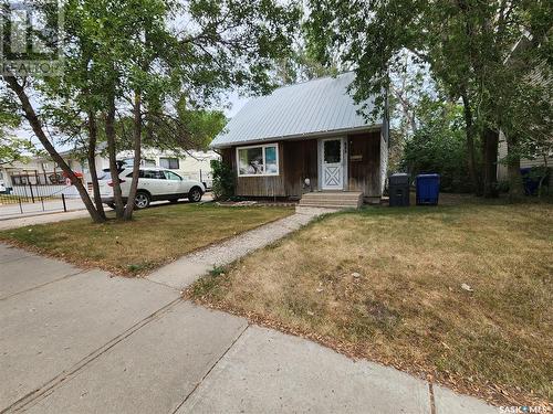 622 King Street, Weyburn, SK - Outdoor