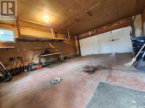 622 King Street, Weyburn, SK - Indoor Photo Showing Garage