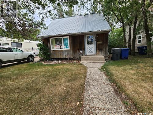 622 King Street, Weyburn, SK - Outdoor