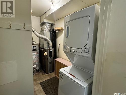 204 - 206 Main Street, Limerick, SK - Indoor Photo Showing Laundry Room