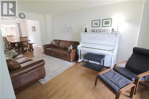 717 Campbell Avenue, Fergus, ON - Indoor Photo Showing Living Room